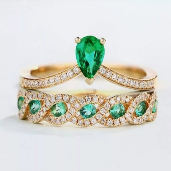 🎀18k Emerald Green Ring - Picture 7 of 7